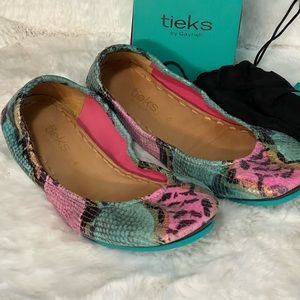 Electric Snake Tieks